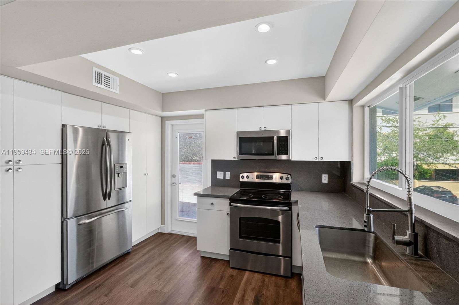 539 Menendez Avenue – photo 2