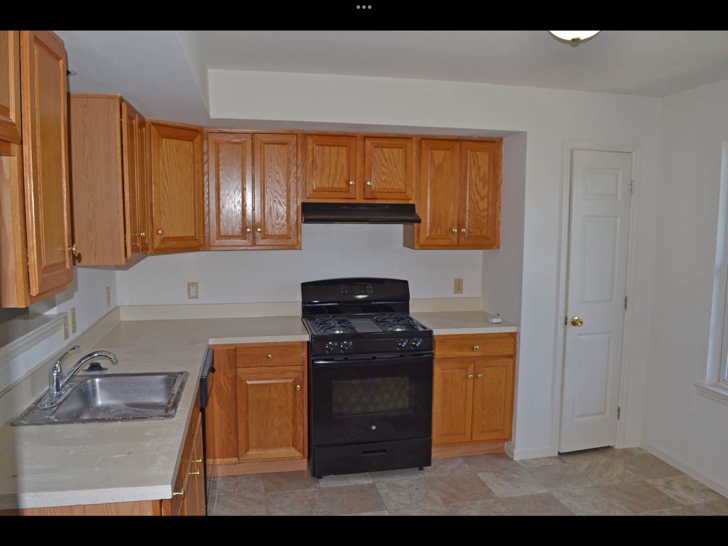 Beautiful Townhome In Exeter Schools – photo 2