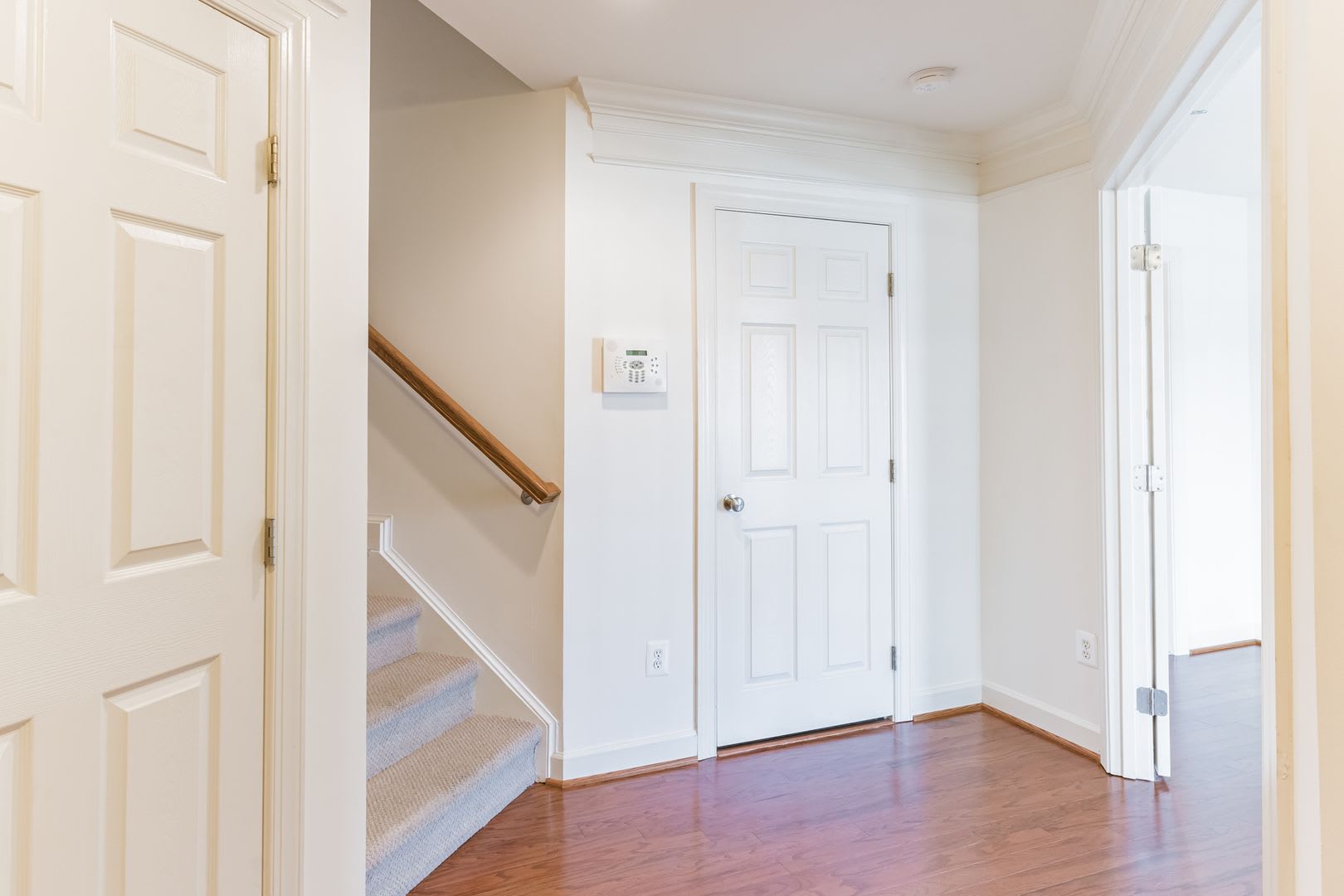 Lovely Townhome Conveniently Located! – photo 2
