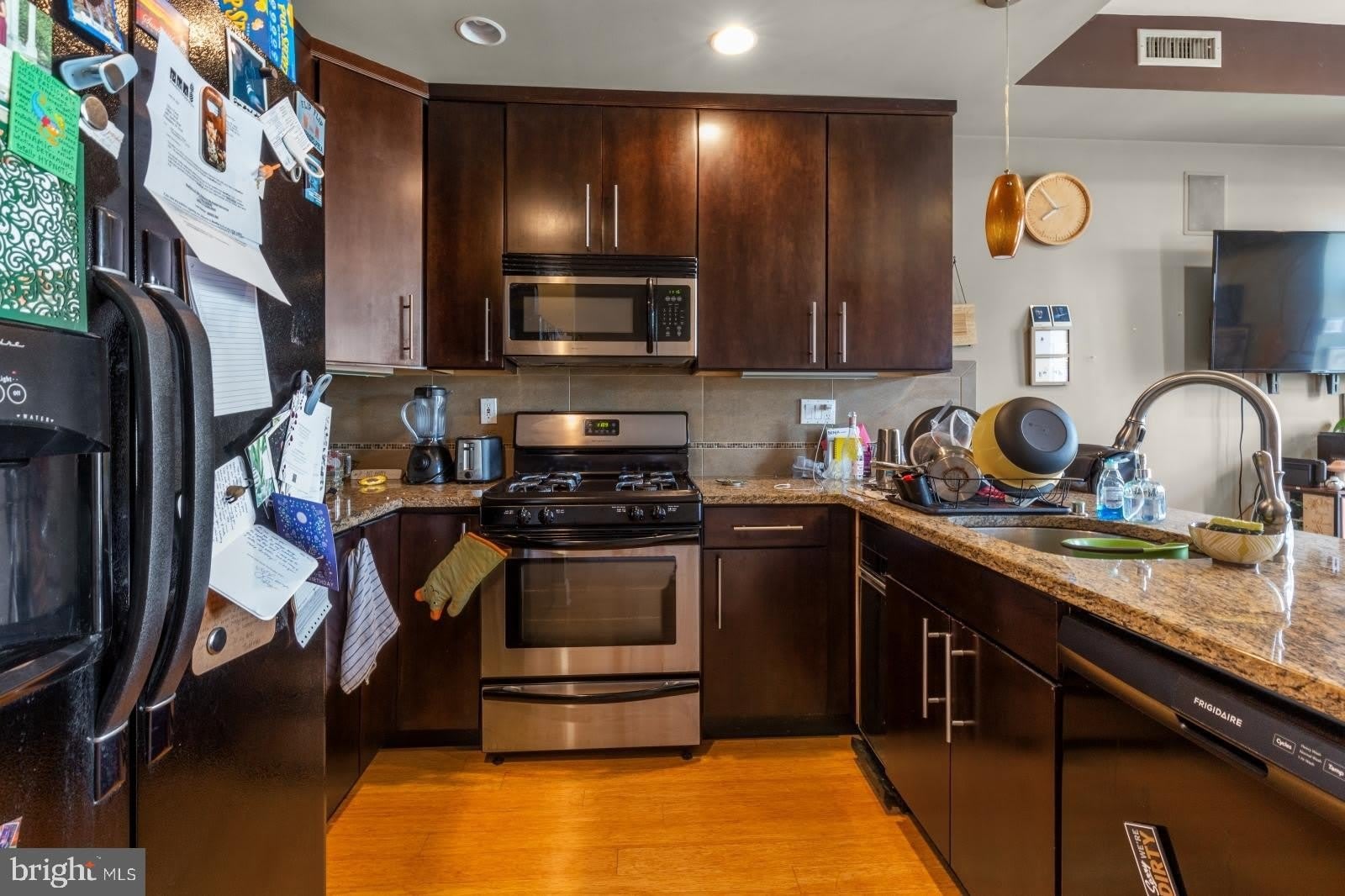 530 W GIRARD Avenue – photo 2