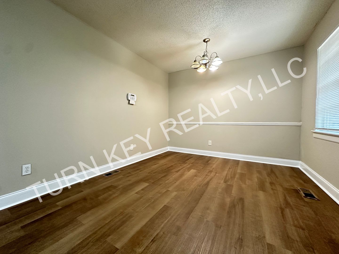 Home for rent in Huffman – photo 3