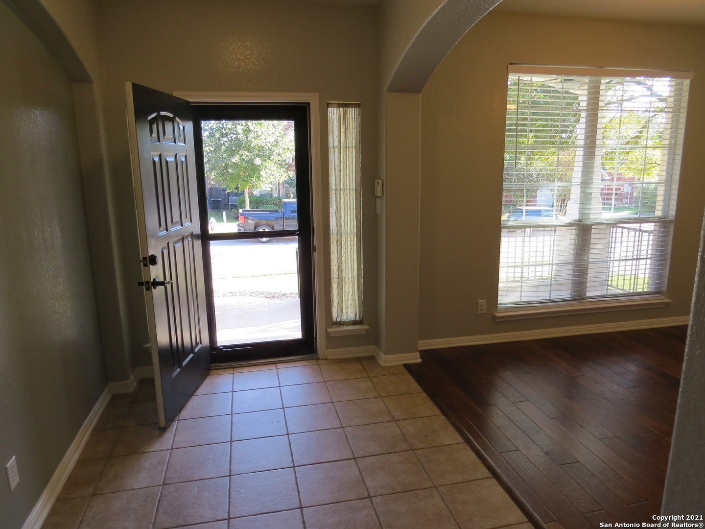 519 GINSBERG DR – photo 4