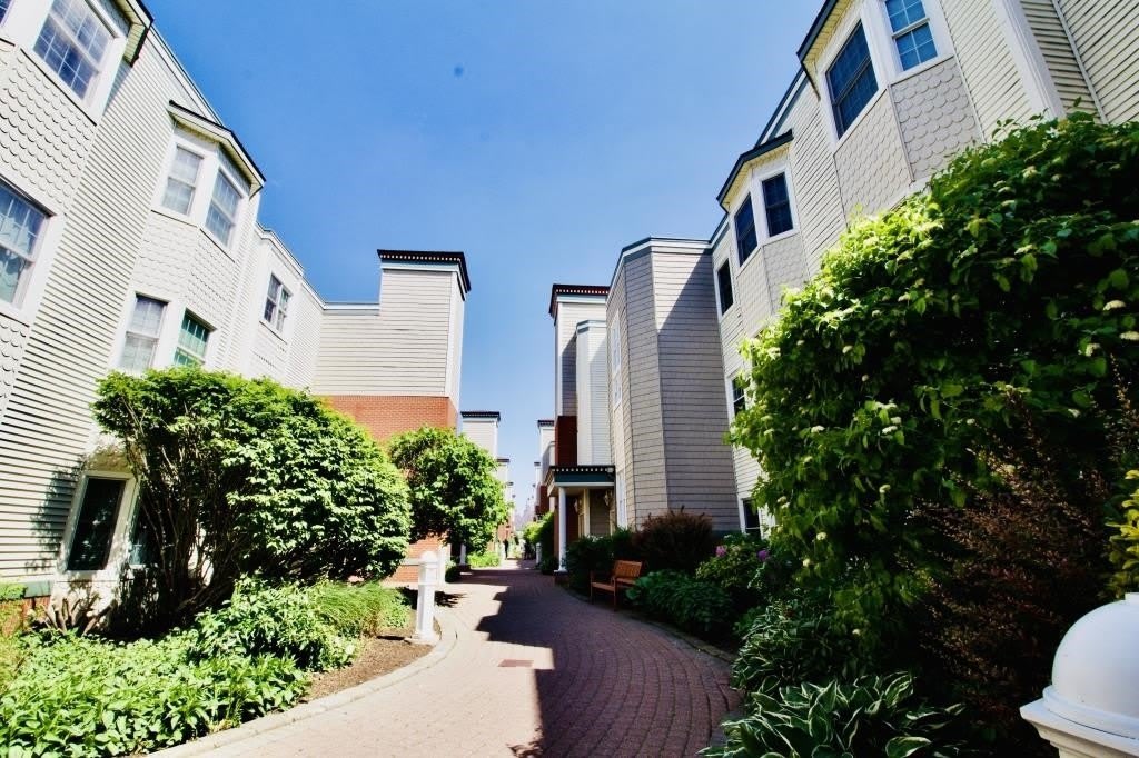 340 THE PROMENADE – photo 4