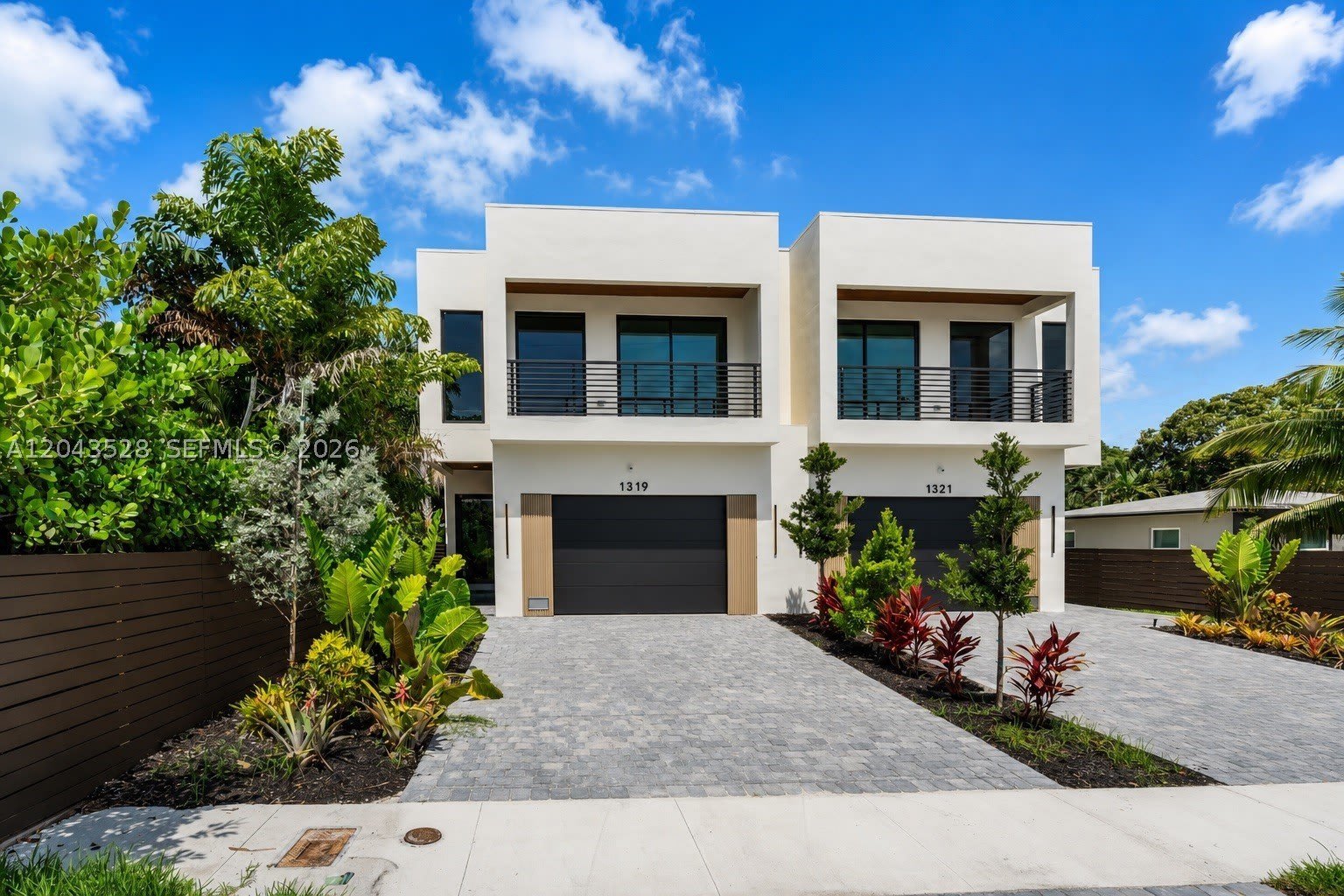 1337 NE 13th Ave – photo 1