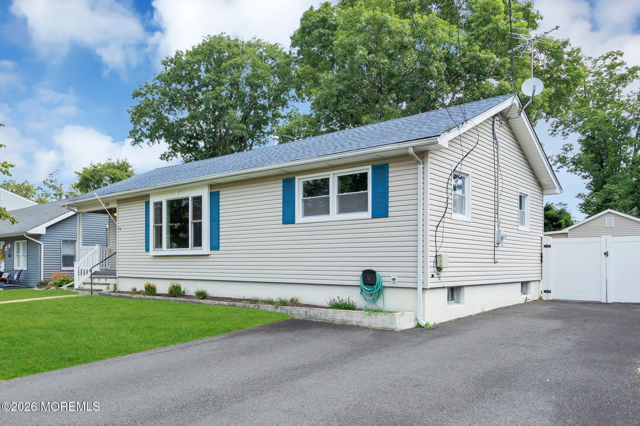 785 Garfield Avenue – photo 2