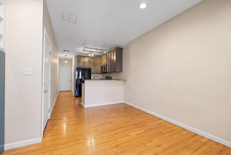 136 New York Avenue – photo 2