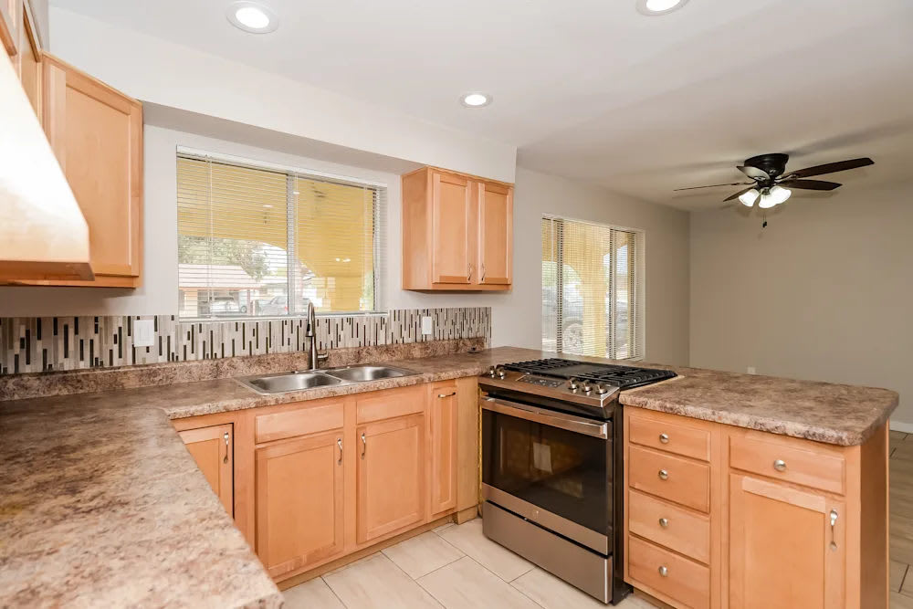 2210 N 54th Lane – photo 3