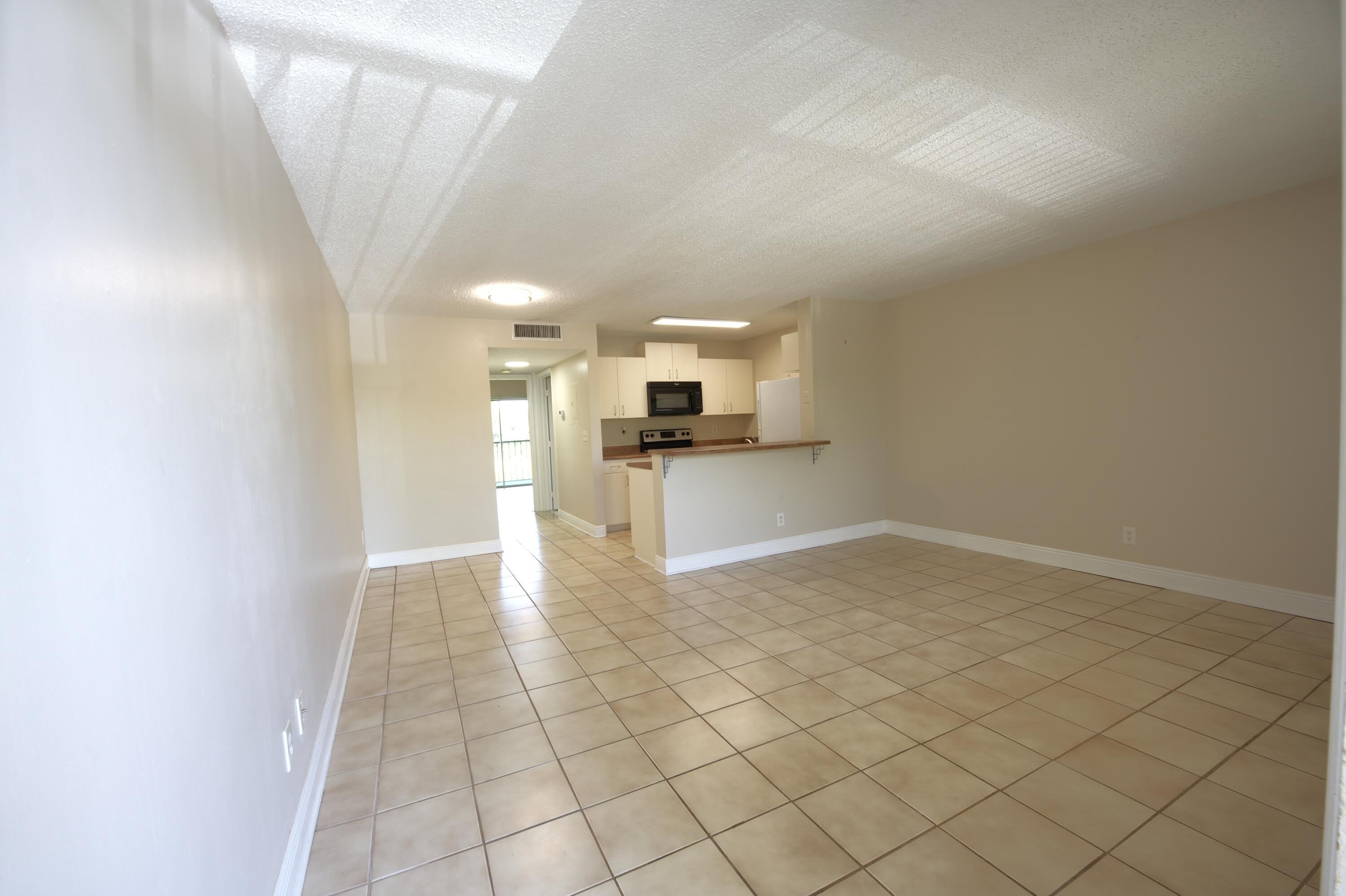 1523 Meadows Circle W – photo 3