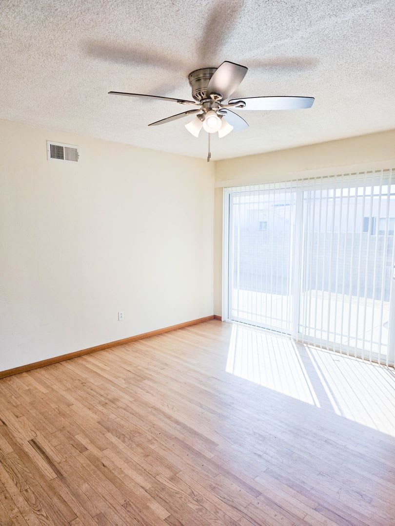 OPEN HOUSE: 8/29 10-11AM ~ 4BR House in Clairemont with 2 Car Garage! – photo 5