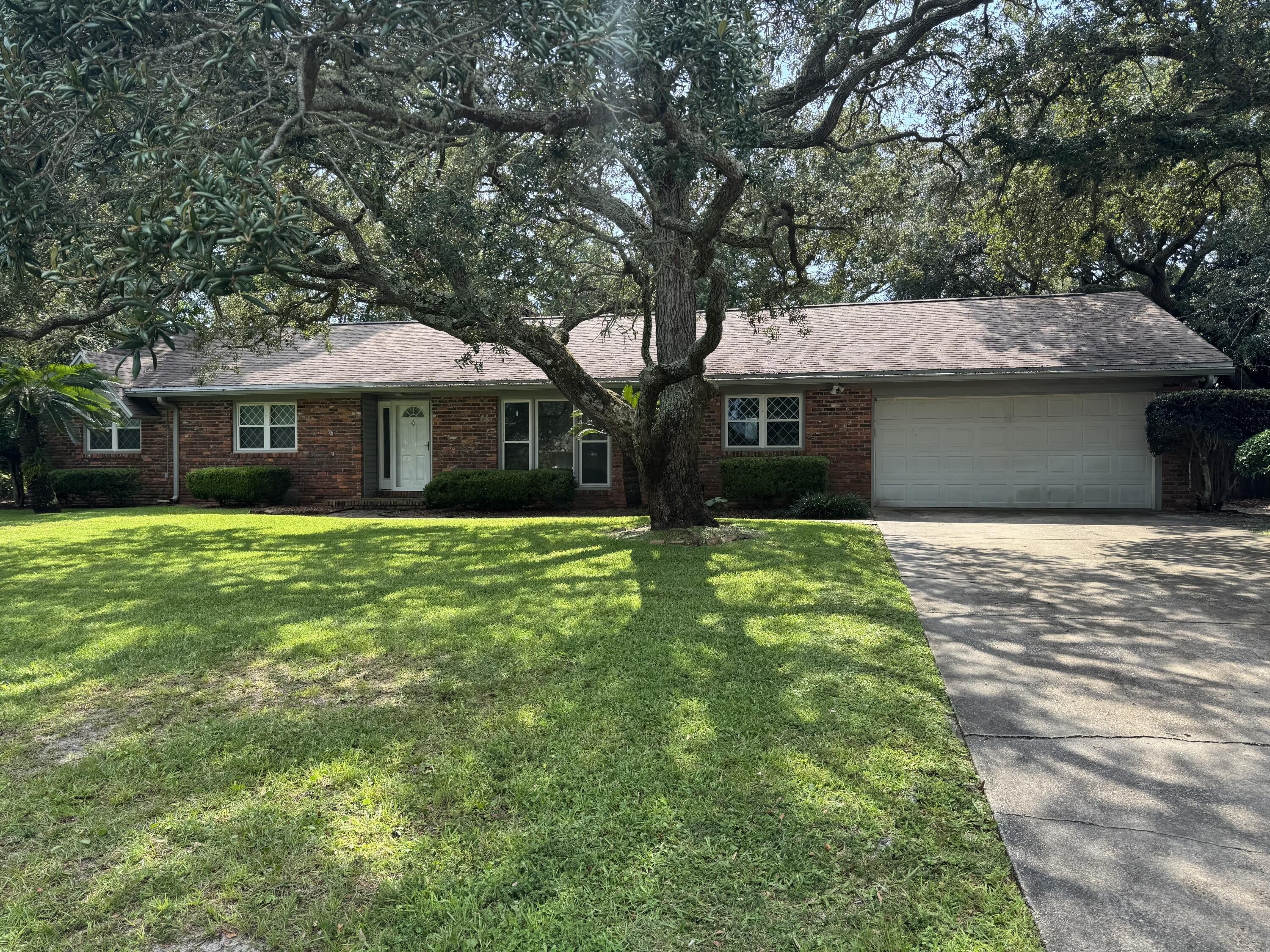 22 Country Club Road – photo 1