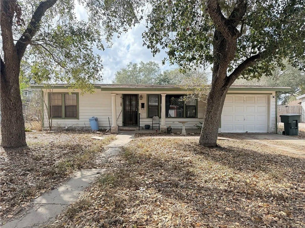 1603 Pena Street – photo 2