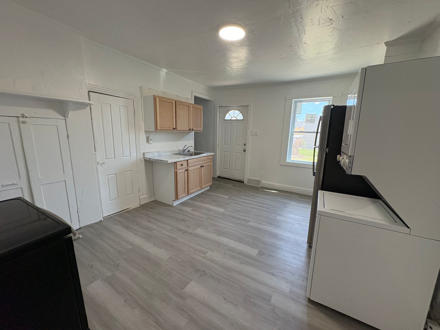 Newly Renovated Two-Bedroom, One Bathroom Row Home – photo 2
