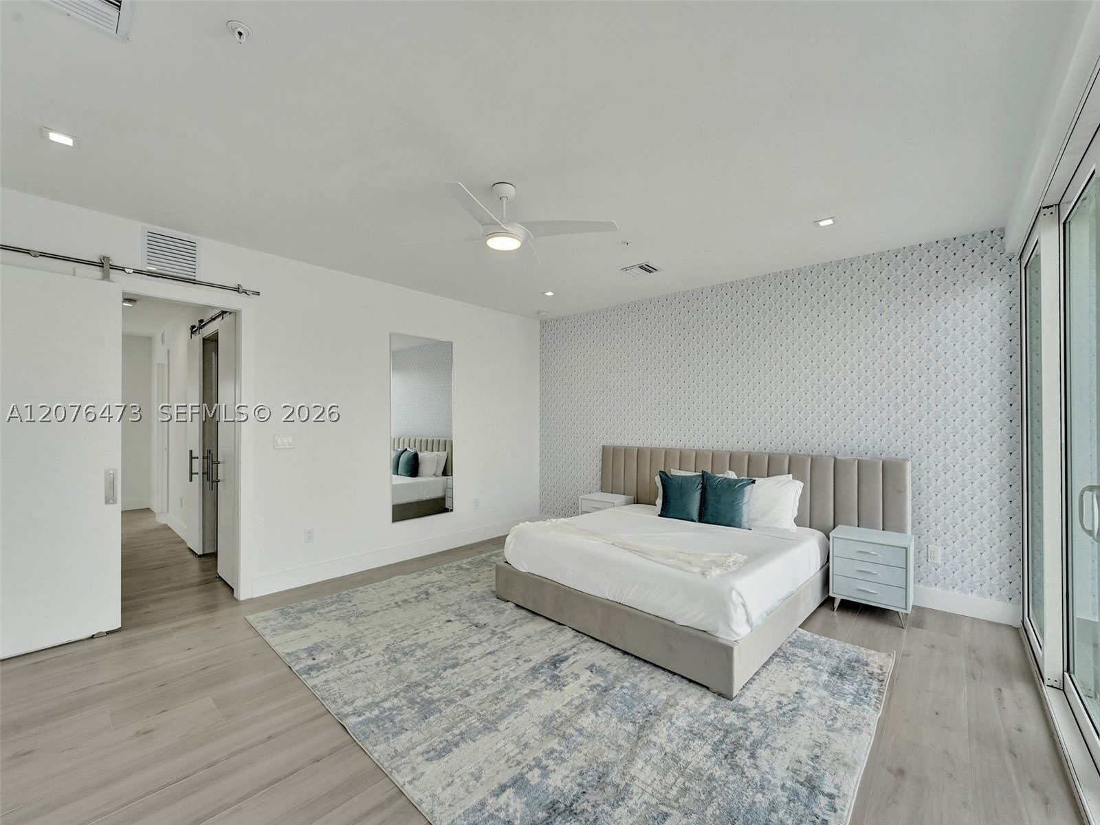 1226 NE 15th Ave – photo 2