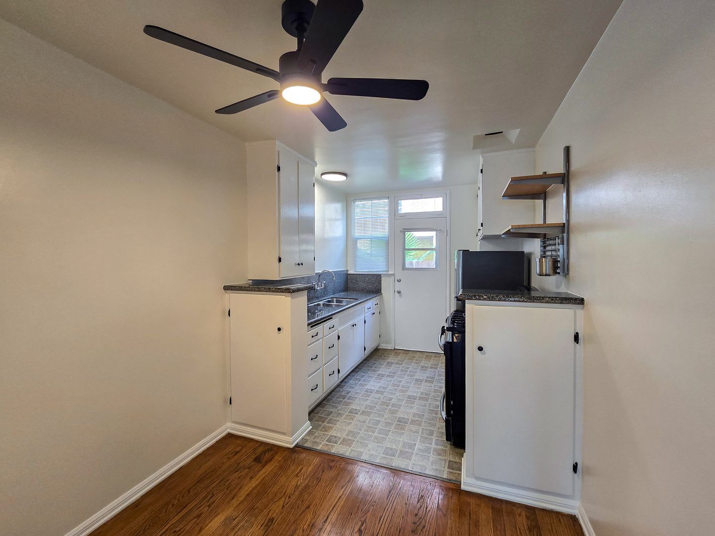 Spacious Studio in the Heart of Los Feliz – photo 5