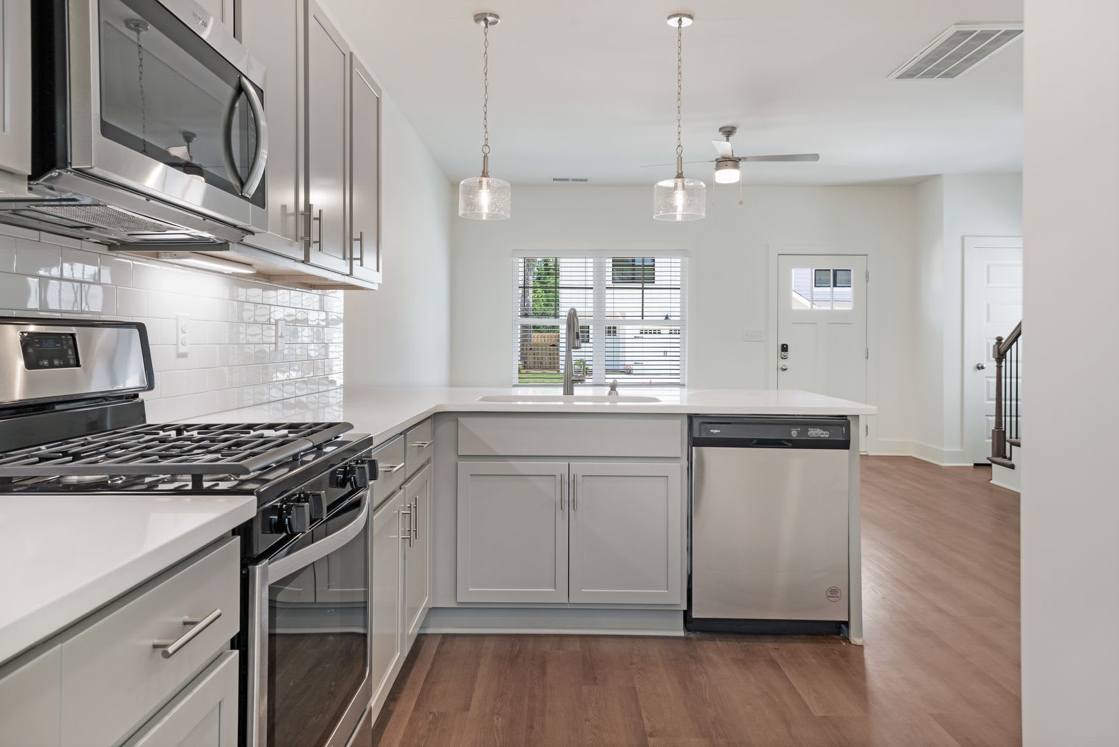 Smart Home Technology with Elevated Amenities – photo 5