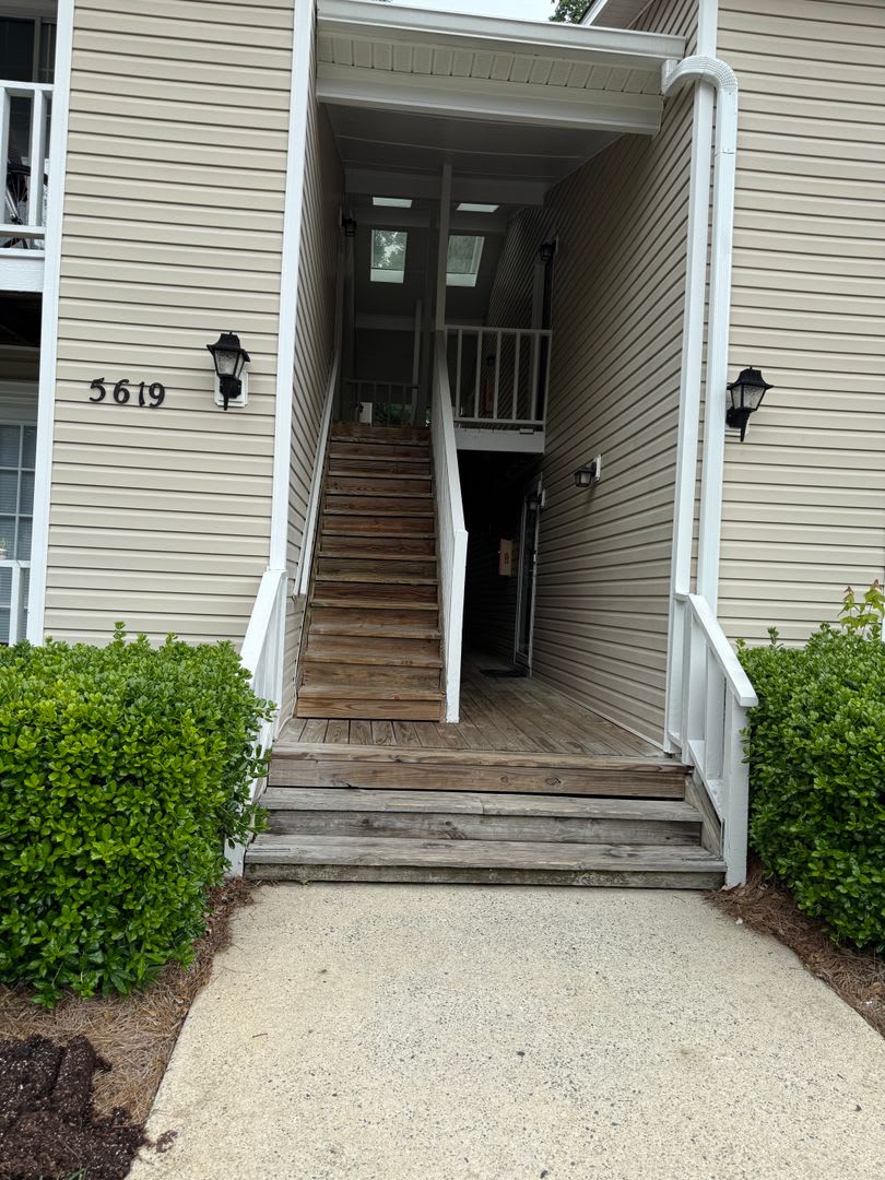 Available – photo 1
