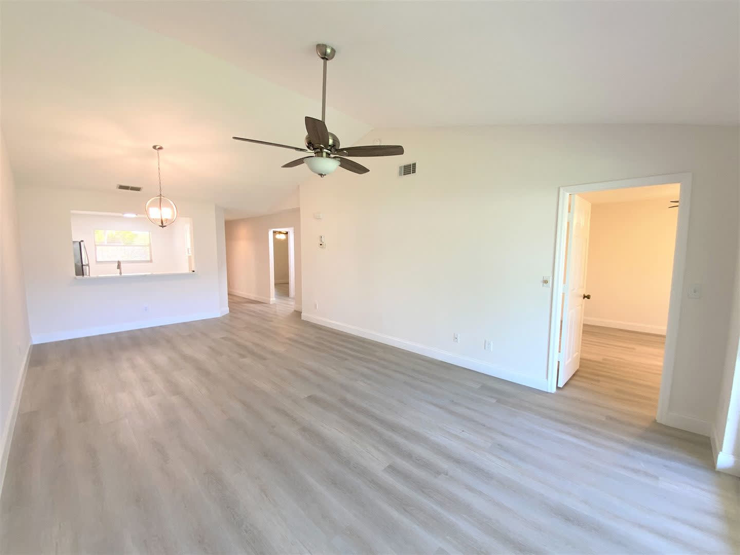 ** NEWCASTLE AT BERKSHIRE LAKES ** 2 BED / 2 BATH CONDO – photo 5