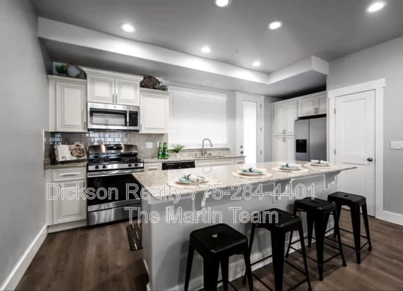 710 Bluffs Court – photo 3