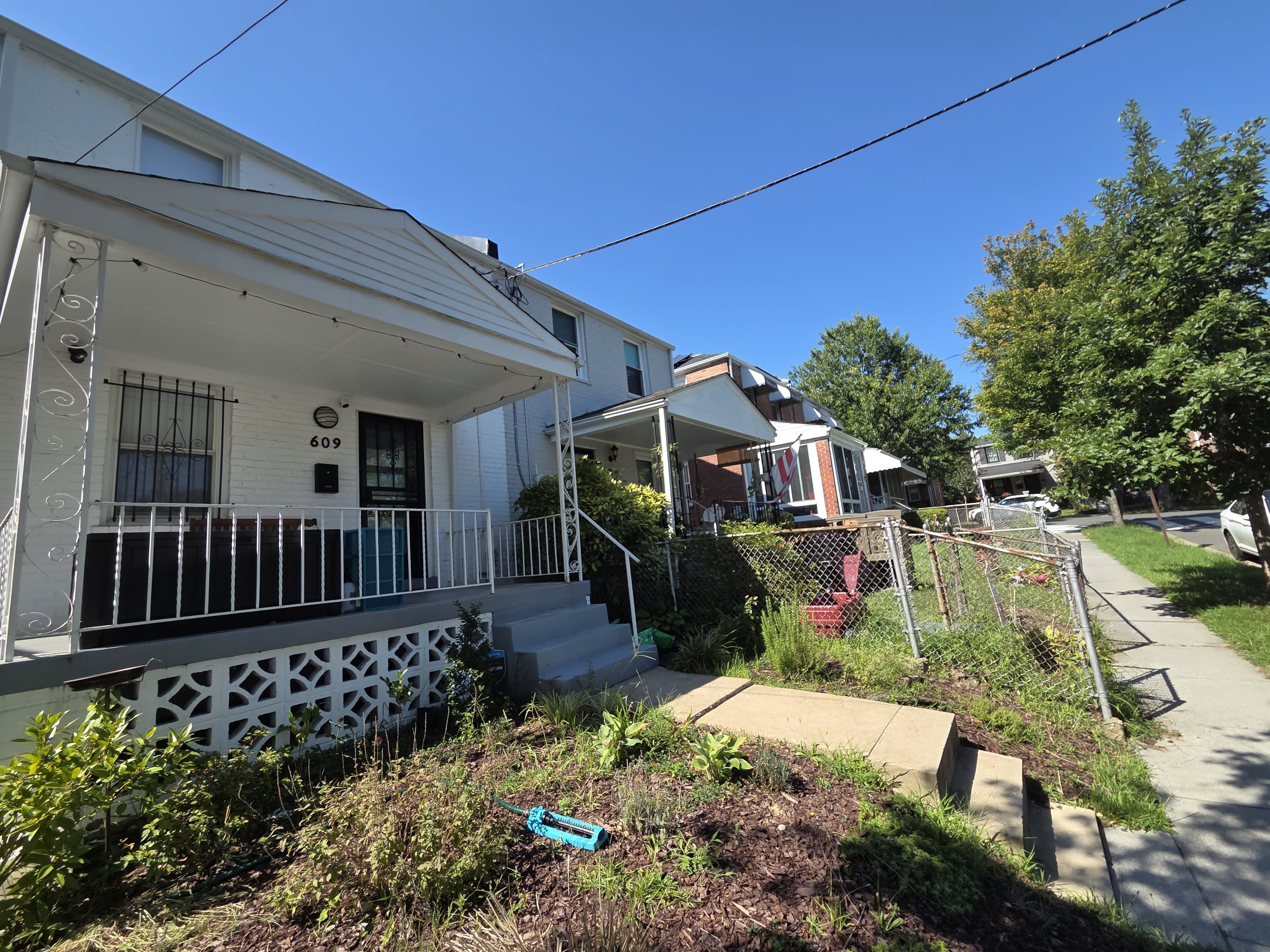 609 Farragut Place Northeast – photo 2