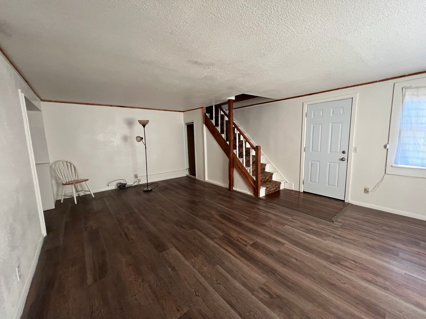 Cozy 3 Bed 1 Bath With A White Picket Fence – photo 3