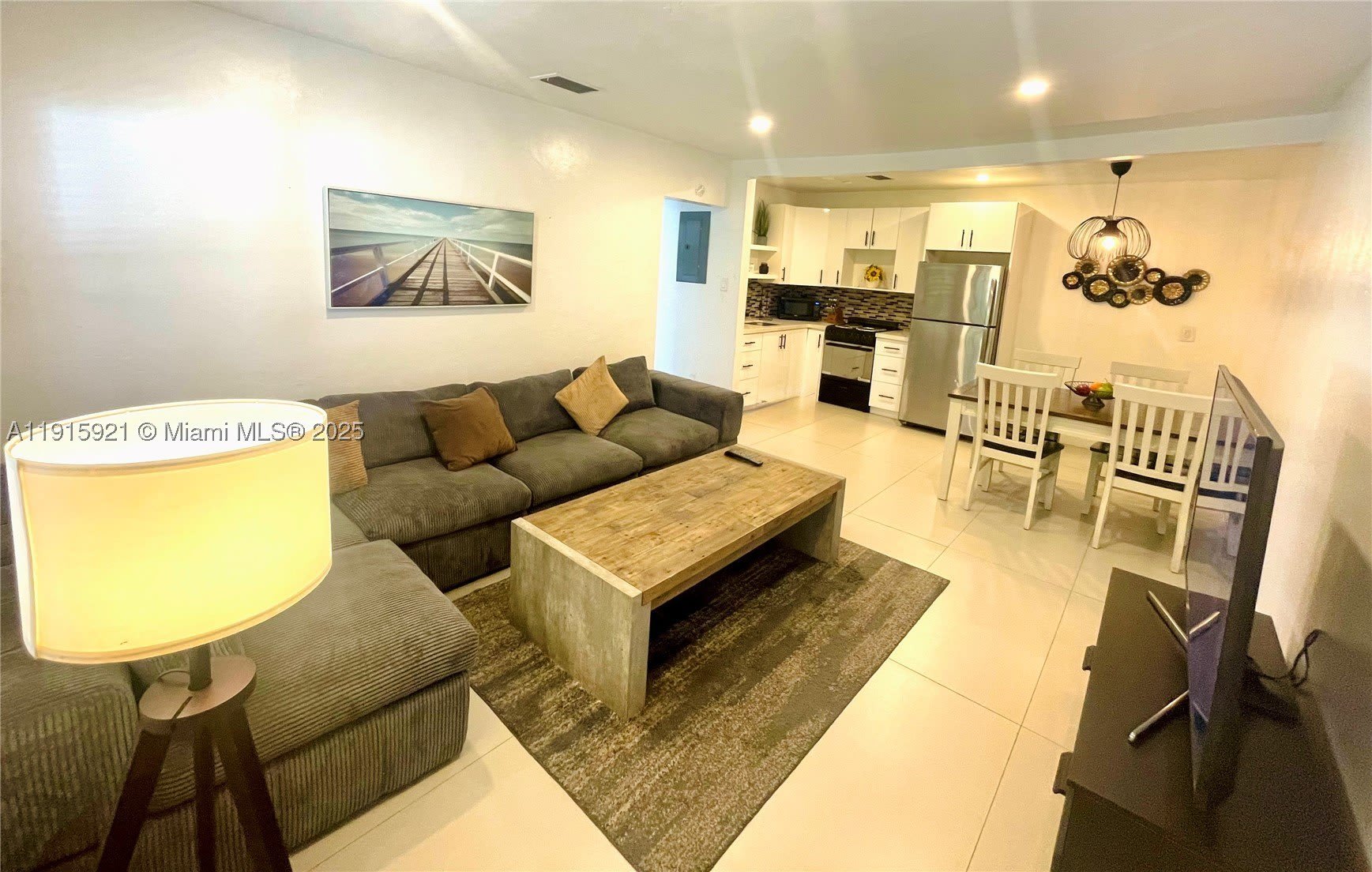 1211 NE 15th Ave – photo 2