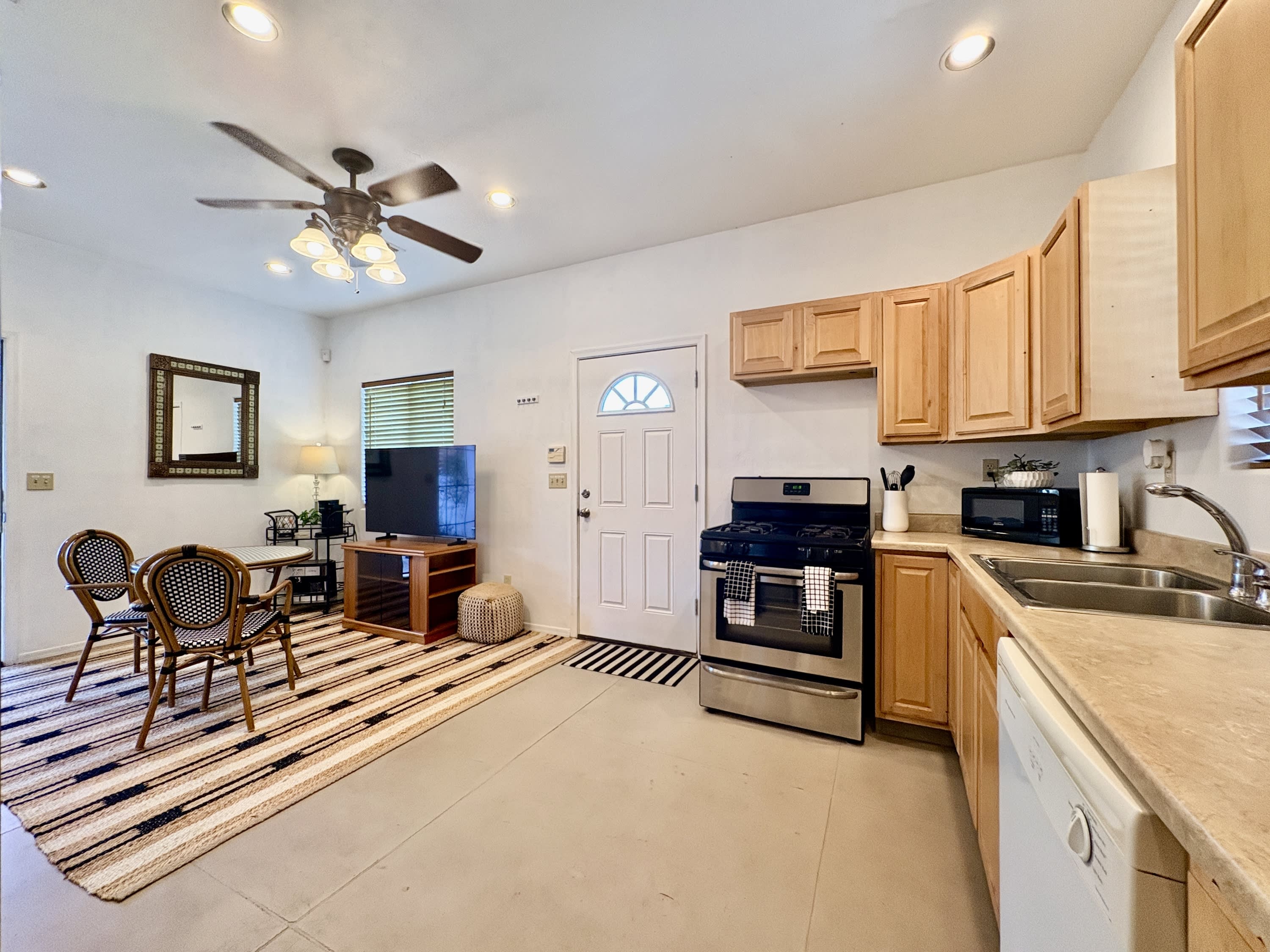 1718 East Grant Road – photo 3