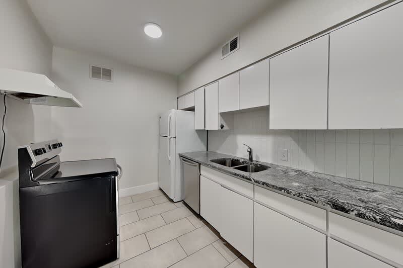 3801 1 2 W Palmira Ave – photo 3
