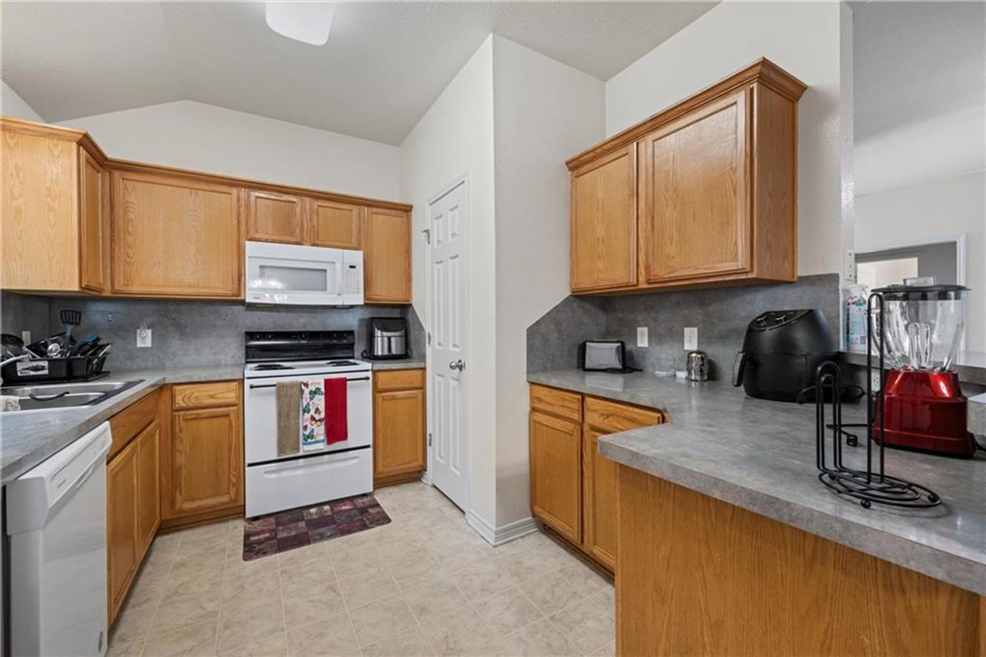 860 N Lacy Dr – photo 4