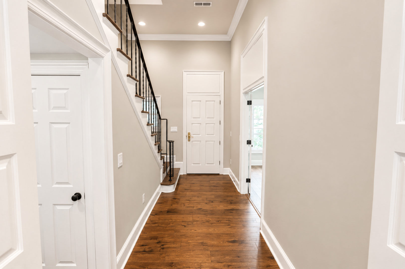Available Furnished Or Unfurnished Elegant 3 Bedroom Home With Two Car Garage In Landfall Community Available June 2027 To January 2028 – photo 4