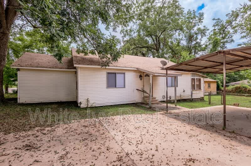 1107 W Dogwood St – photo 5