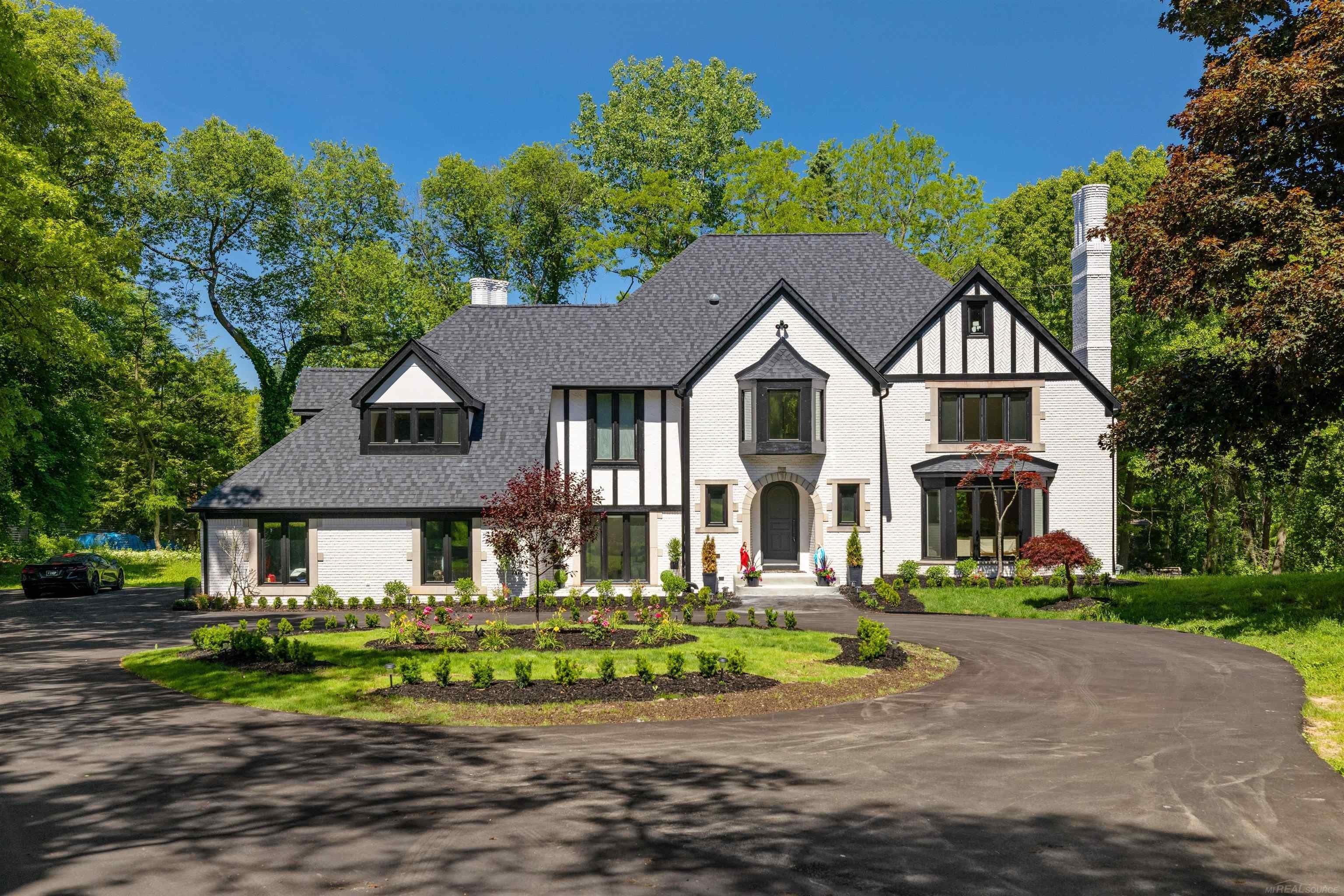 300 Camelot Way – photo 2