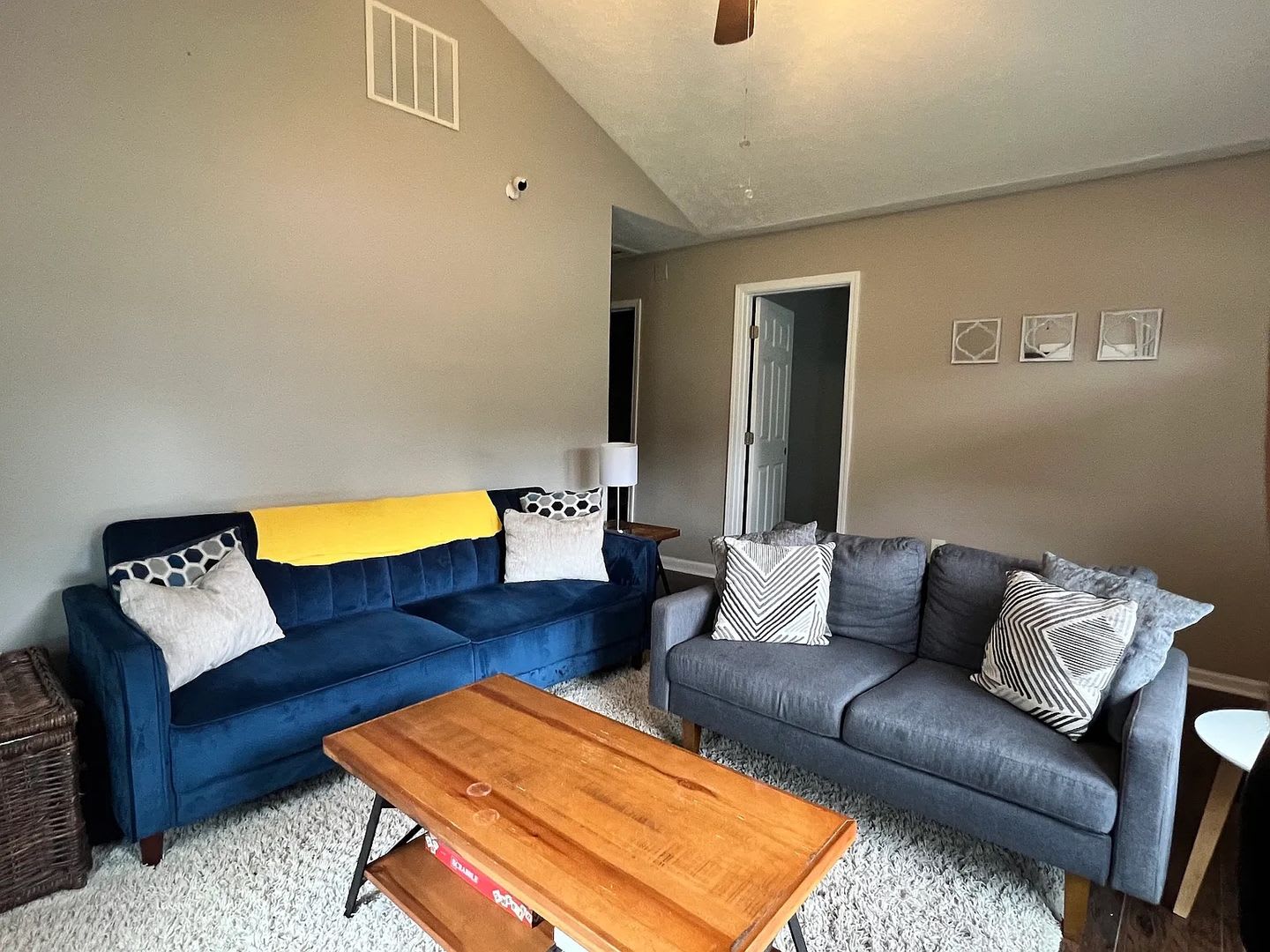 Room in 3 Bedroom Home in Atlanta – photo 1