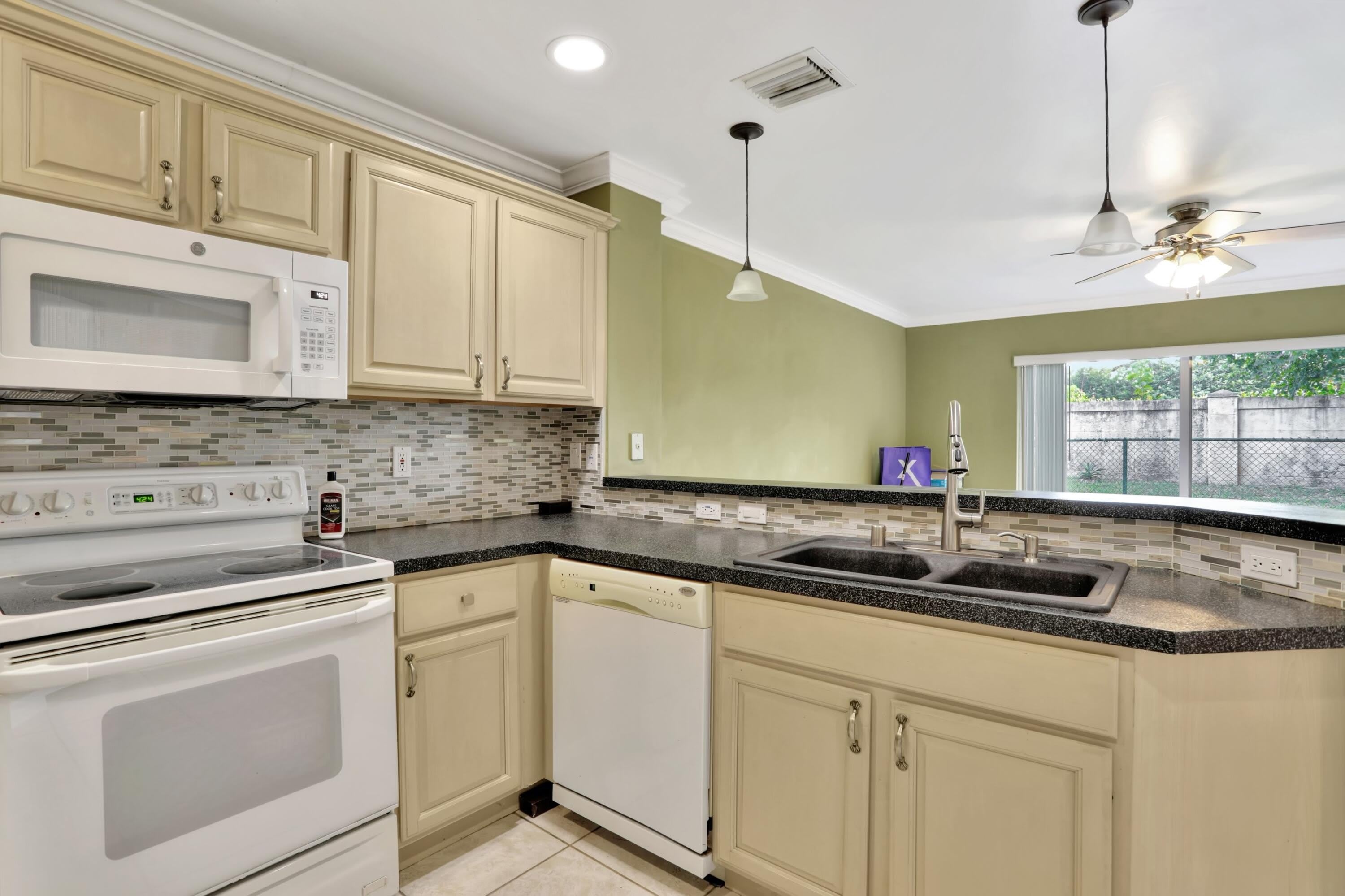 4066 Crescent Creek Street – photo 2