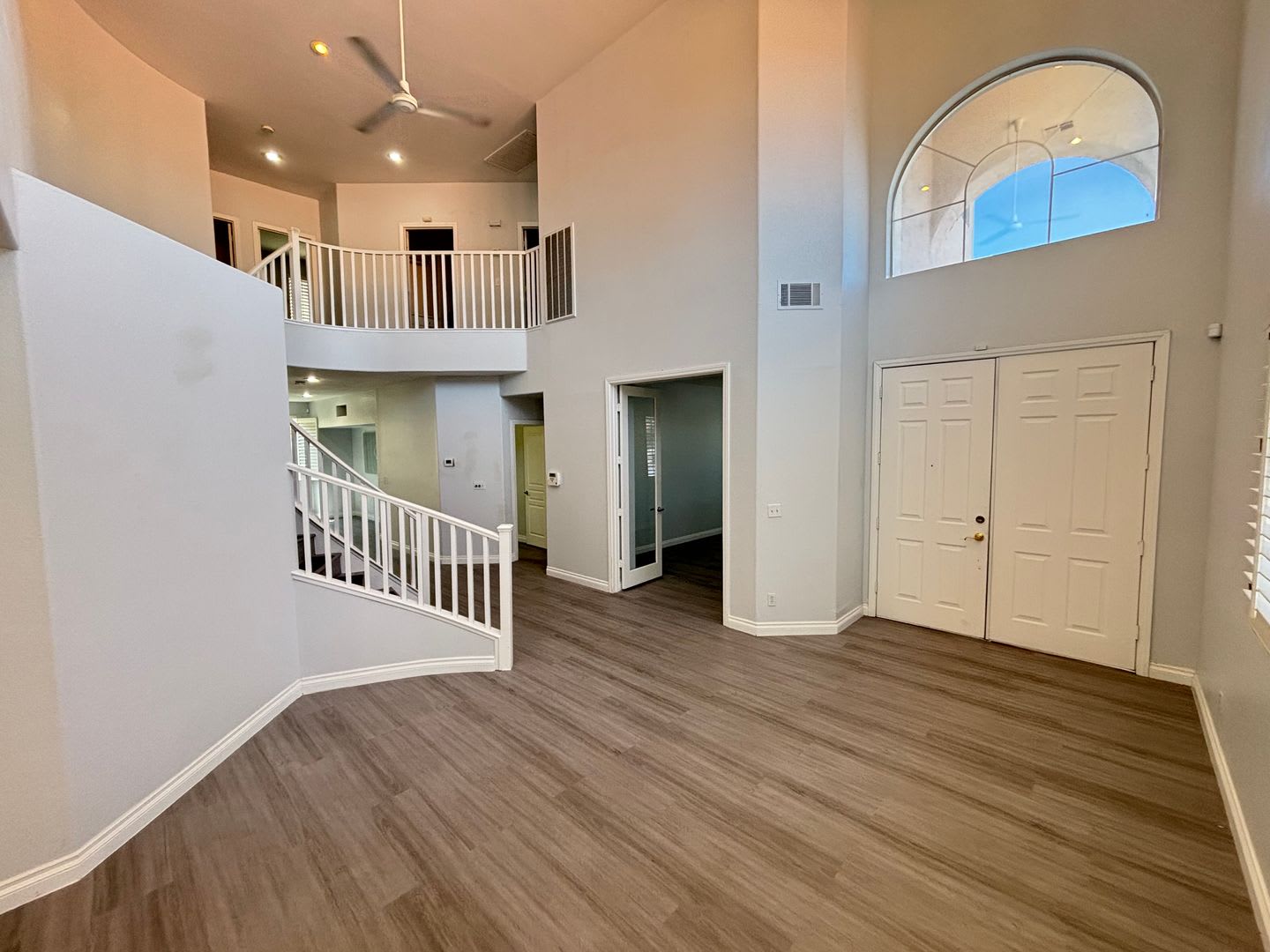 Elegant 4Bed/5Bath/3Car gated residence located near Silverado Ranch – photo 4