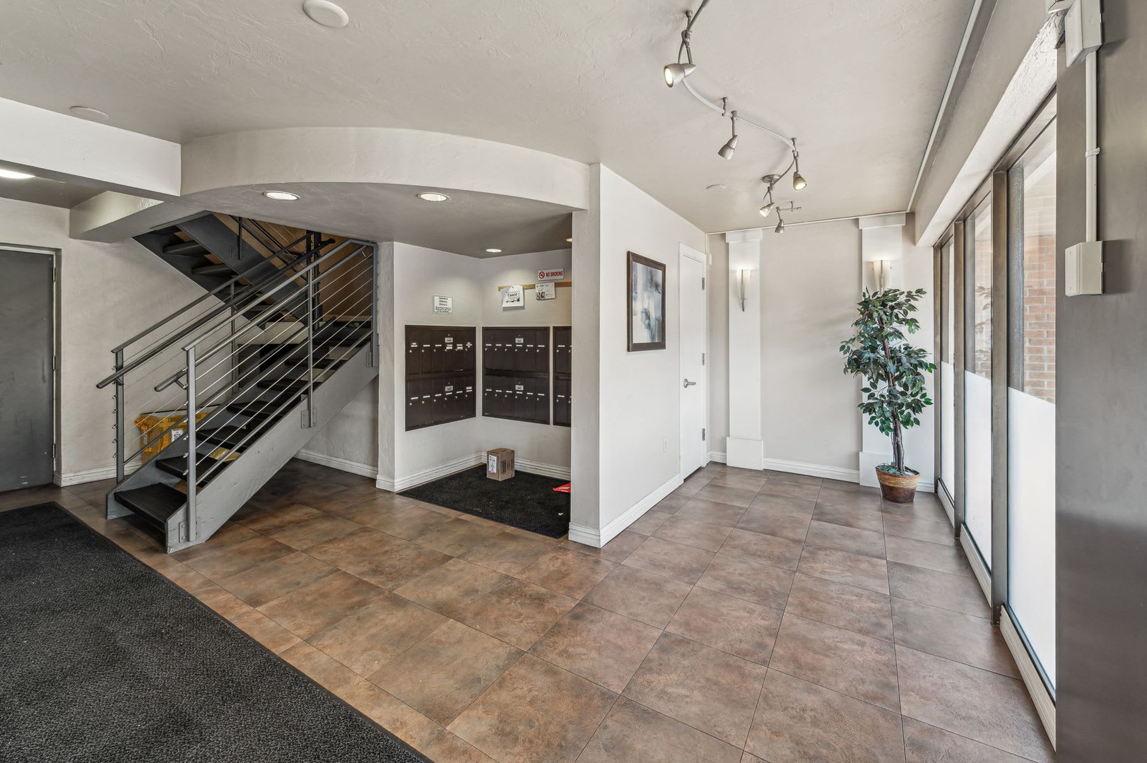 2121 N Cambridge Ave #108 – photo 3