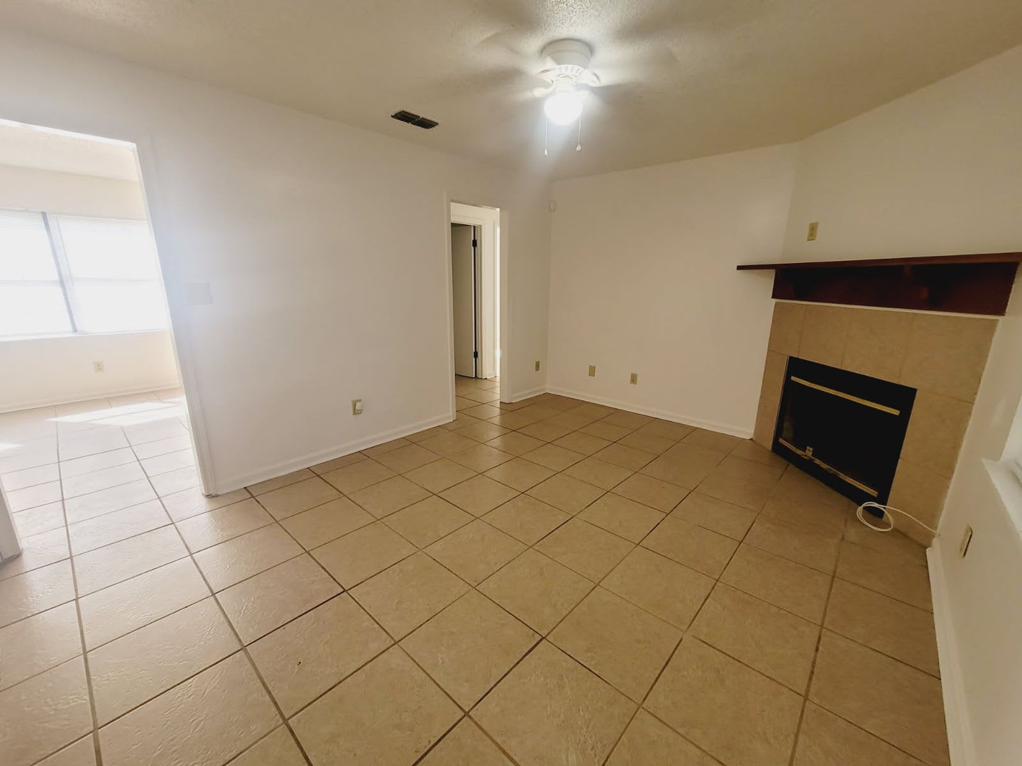 Lovely Nw 3 2 W Huge Fenced Yard Washer Dryer Solid Floors Throughout Avail Now For 1600 Month – photo 4