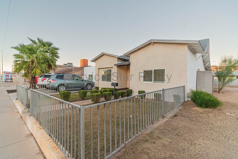 337 N 15th Ave – photo 2