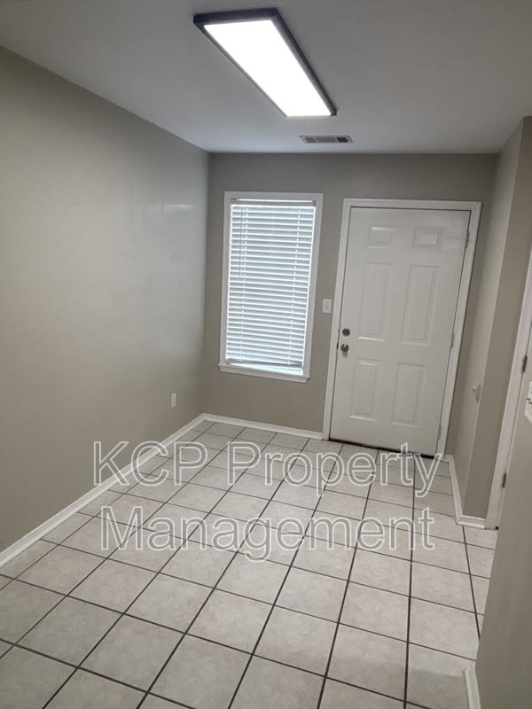 1115 Farley Circle – photo 4