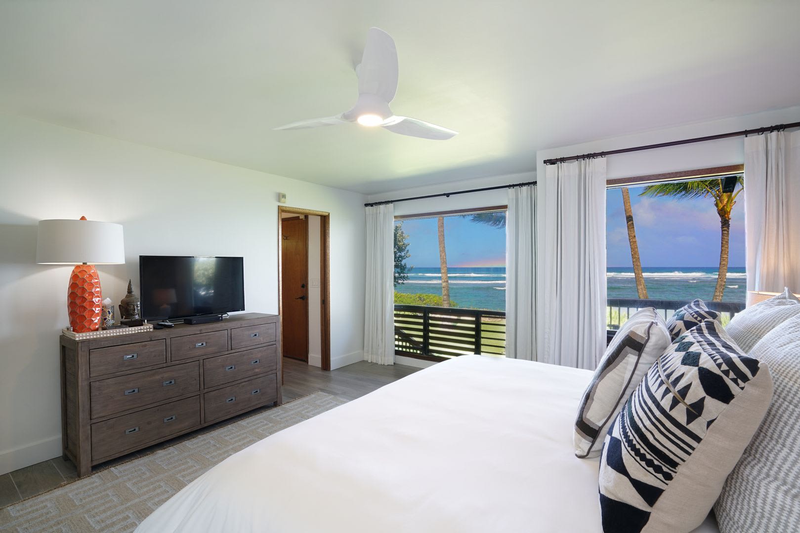 Hawaii Life Presents Mokuleia Beach House 3 Bedrooms 2 Full Bathrooms Sleeps 8 Beautifully Built Custom Home Sitting On An Exclusive Beachfront Property Built With The Idea Of Taking In The Gorgeous Ocean And Mountain Views – photo 2