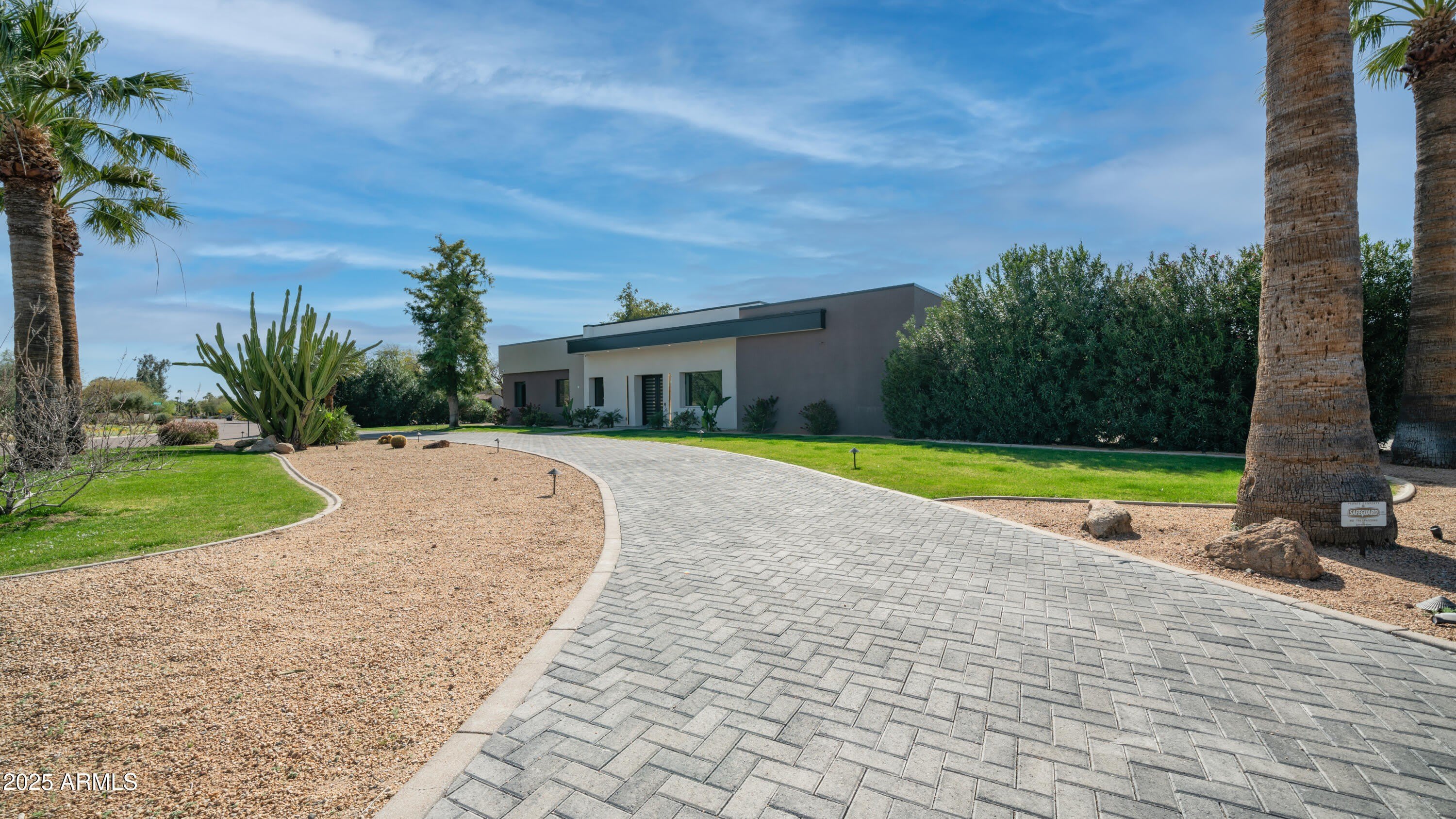 7417 E Paradise Drive – photo 2