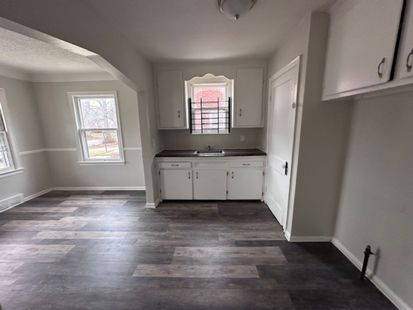 4bed 1 bath eastside Detroit with Garage and basement recently renovated! – photo 5