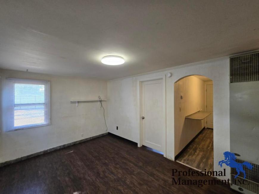 829 Howard Ave. – photo 3