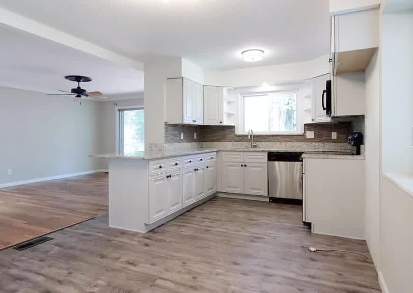 1411 Old Farm Dr – photo 2