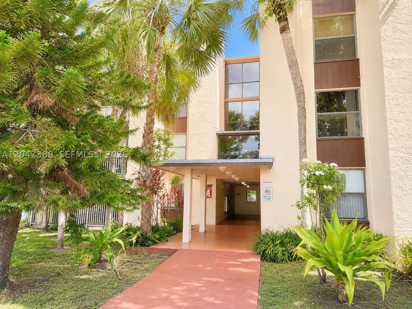 14421 N Kendall Dr – photo 1