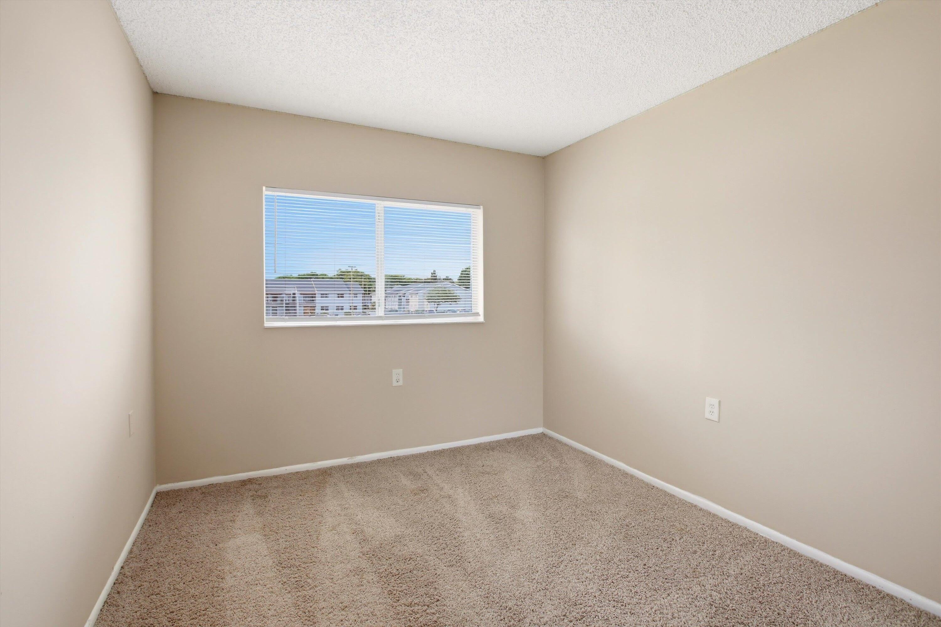 1153 Lake Victoria Drive – photo 5
