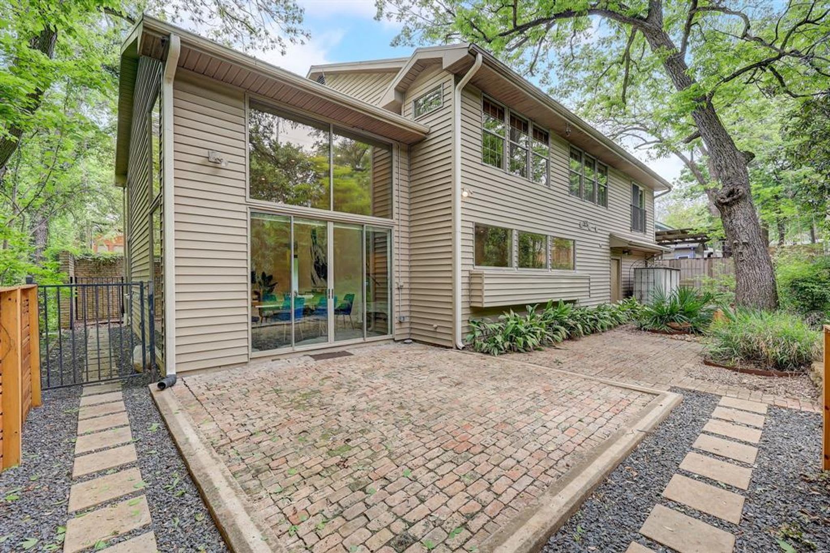 805 Leonard St!!! – photo 5