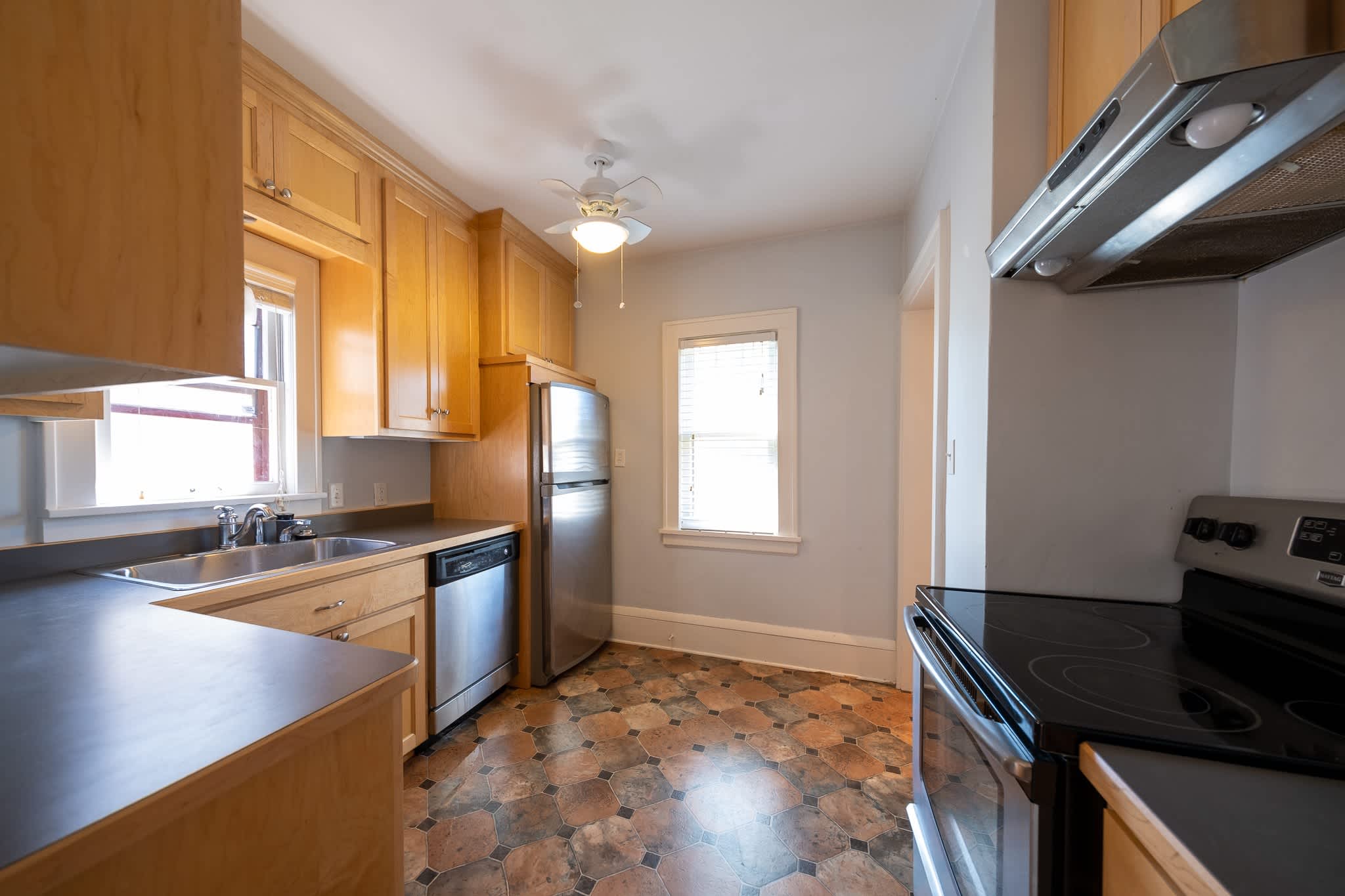 2138 Wellesley Ave. – photo 4