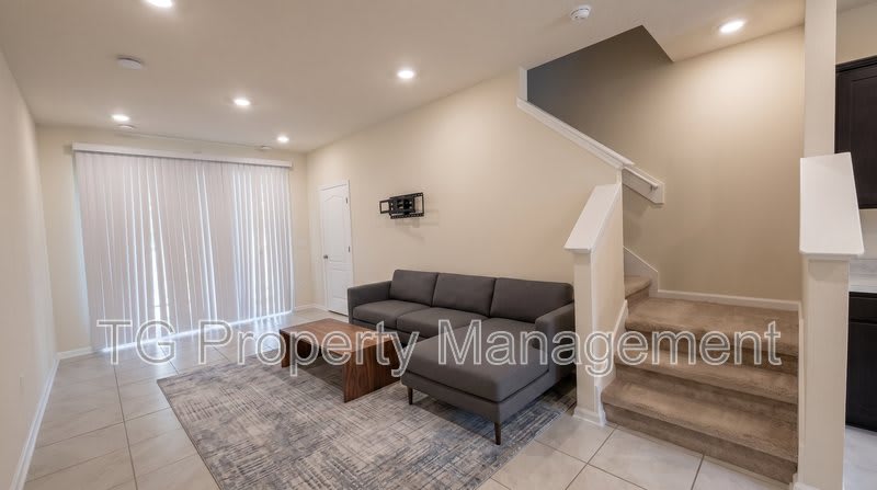 8245 Watercourse Way – photo 5