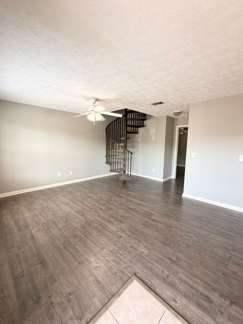 Available For Short Term Or Long Term Lease – photo 2