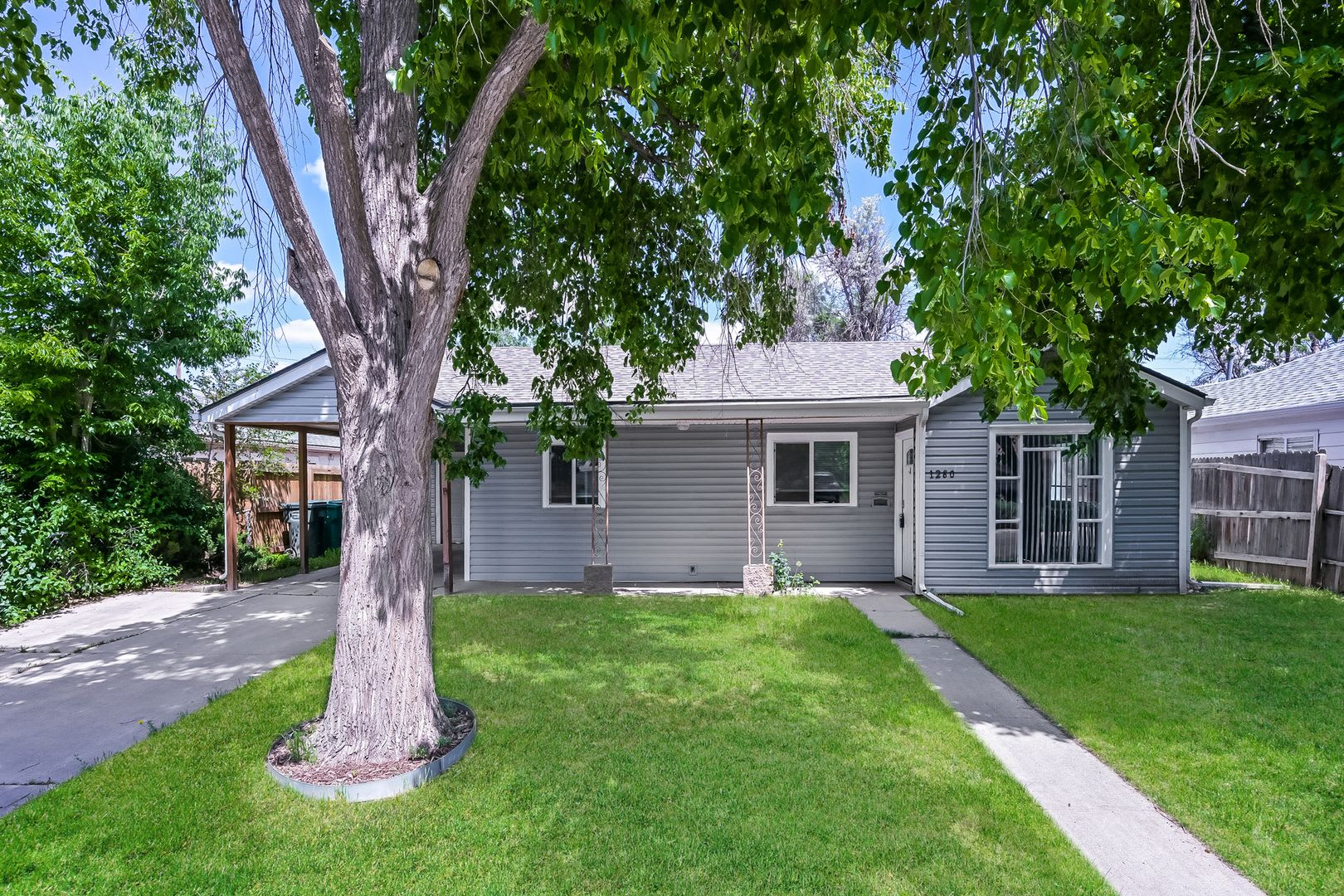 4 Weeks Free Rent Free 55 Tv If Moved In By 9 15 Beautifully Remodeled 3Bd 2Ba Home In Central Aurora – photo 2